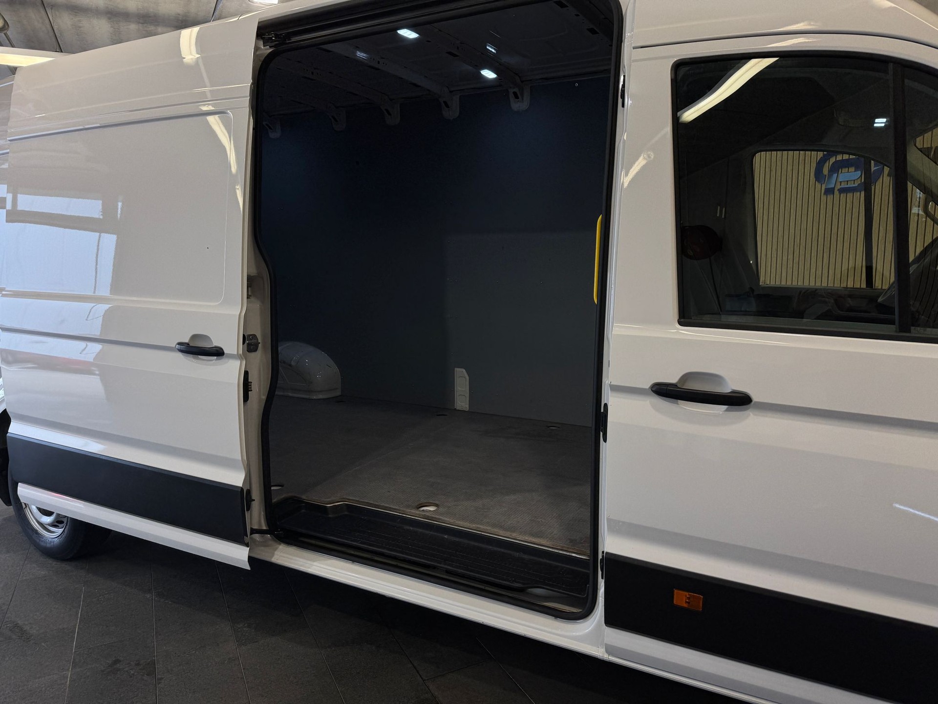 VW Crafter 35 2.0 TDI L4 H3 140PS-image-7