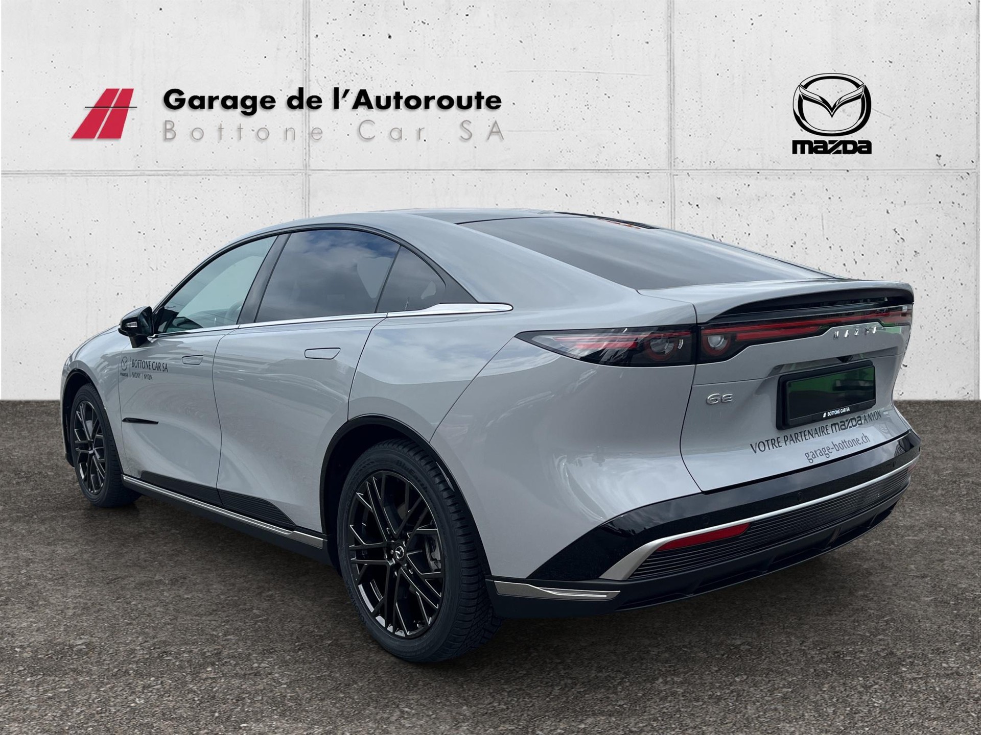 MAZDA 6e Takumi-showroom-element-2