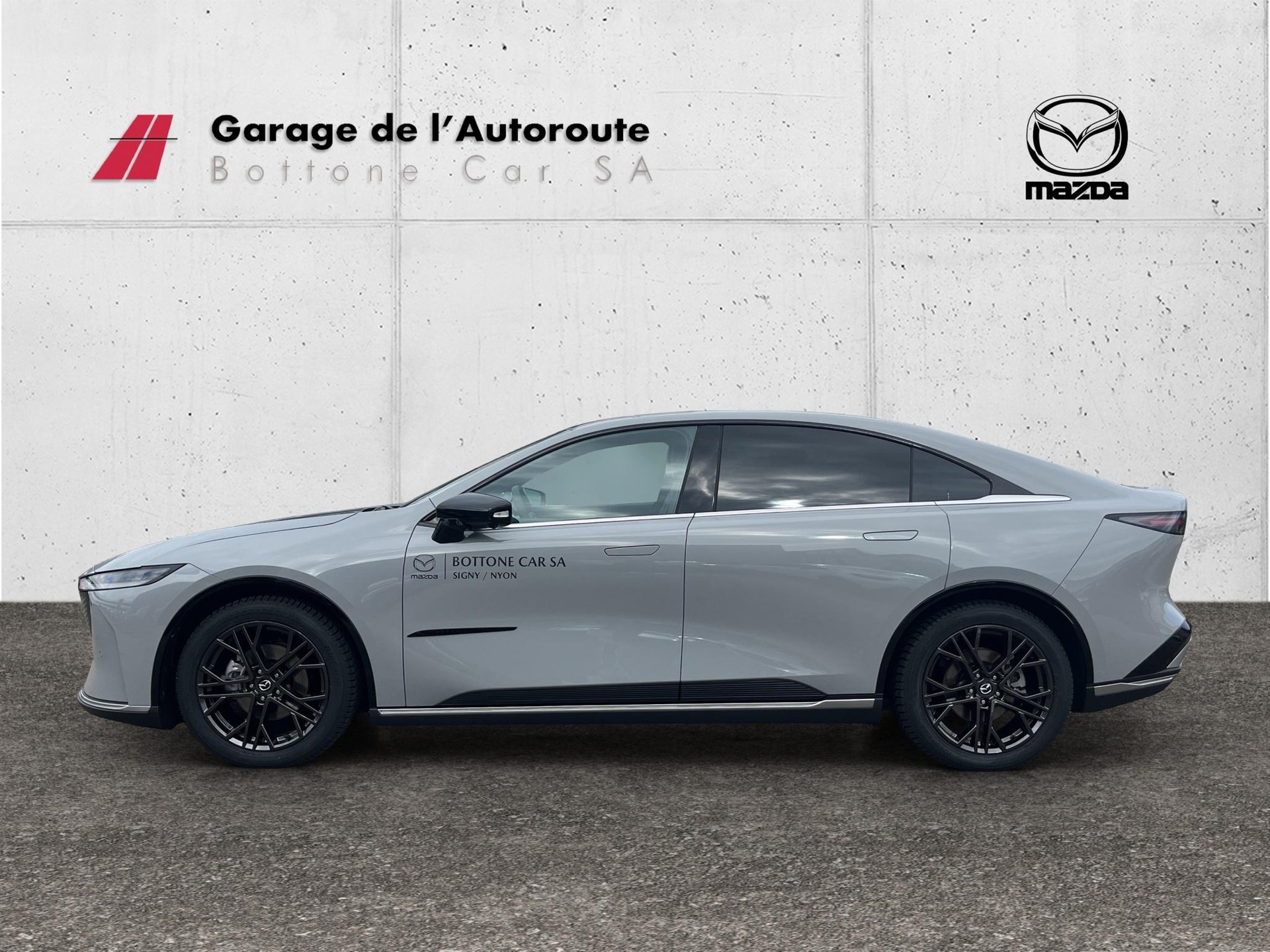 MAZDA 6e Takumi-showroom-element-1