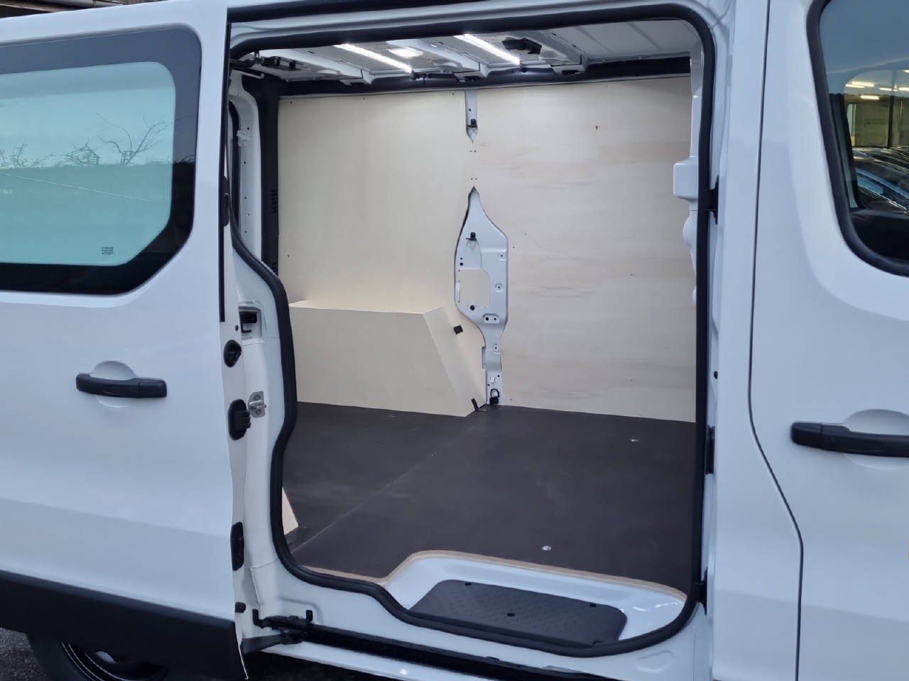 RENAULT Trafic Kastenwagen Advance KW L1H1 2.0 Blue dCi 130 E Ntzl.-image-7