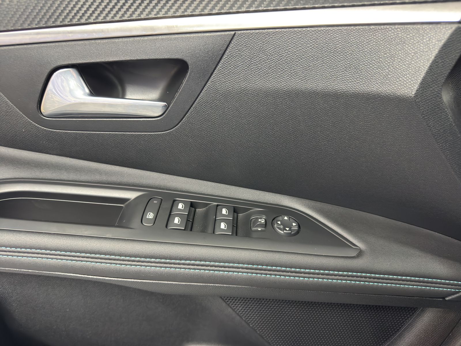 PEUGEOT 3008 1.2 PureTech Active Pack-image-17