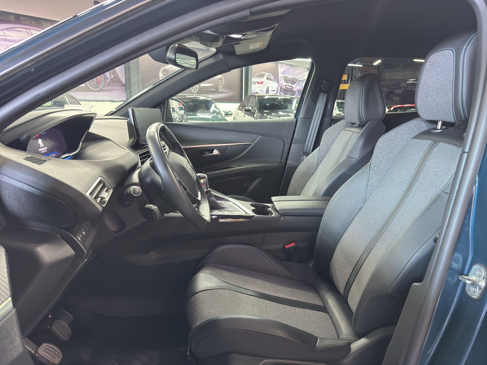 PEUGEOT 3008 1.2 PureTech Active Pack-image-9