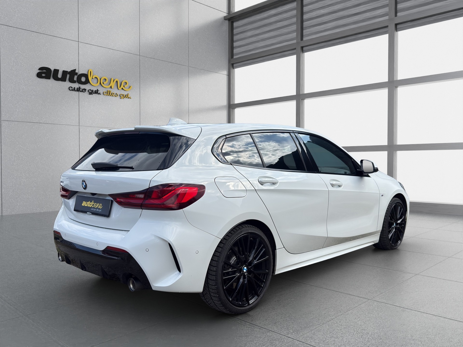 BMW 120d xDrive Steptronic M Sport-image-2