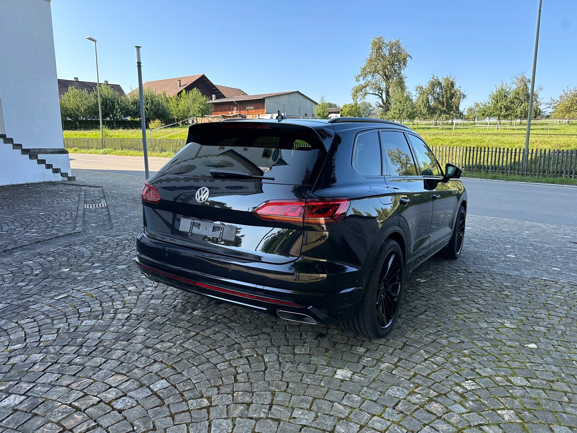 VW Touareg 4.0 V8 TDI R-Line Tiptronic-image-4