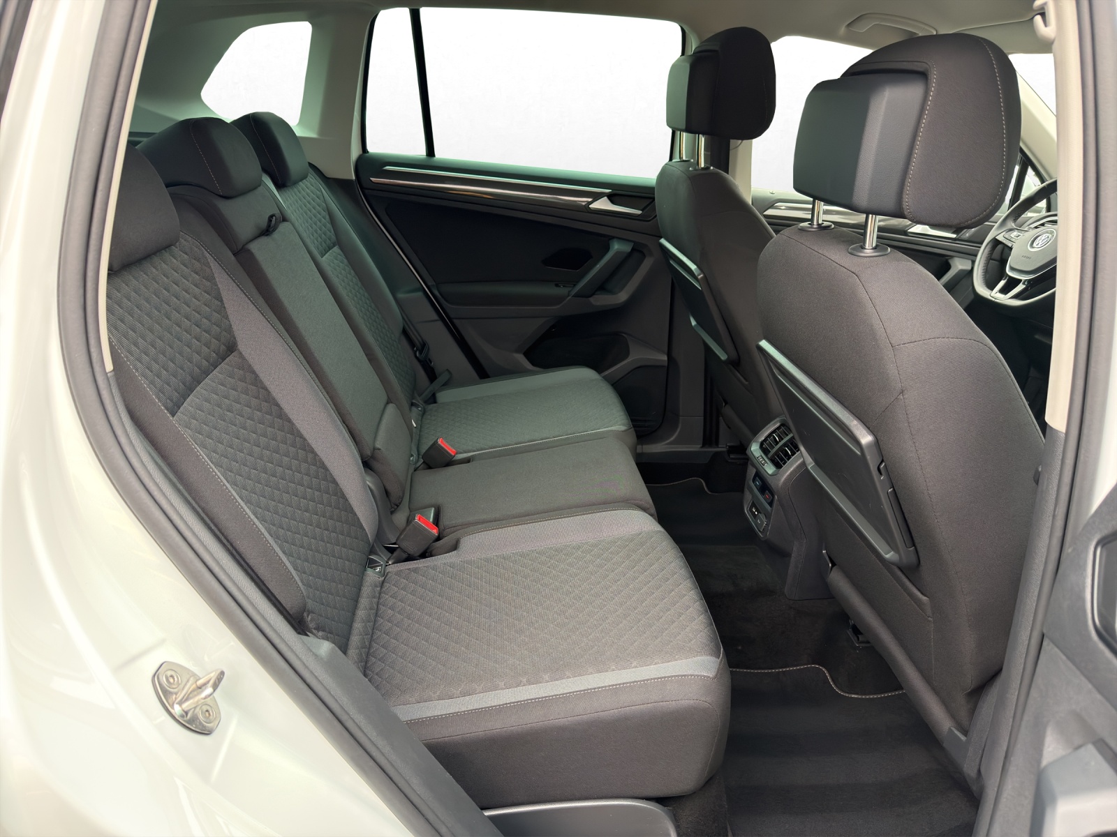 VW Tiguan 2.0 TDI SCR Comfortline 4Motion DSG-image-14