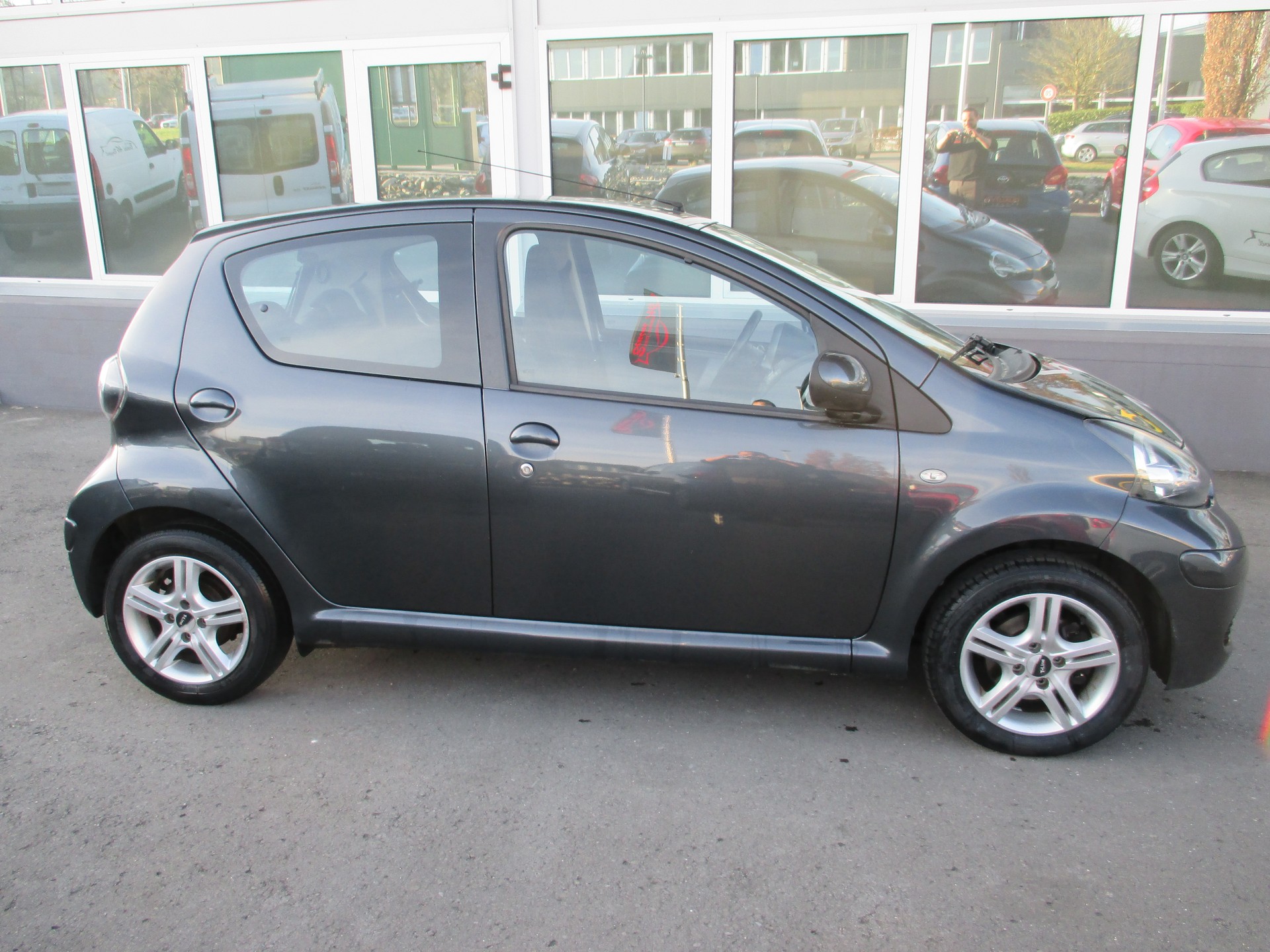 TOYOTA Aygo 1.0 Linea Luna-image-3