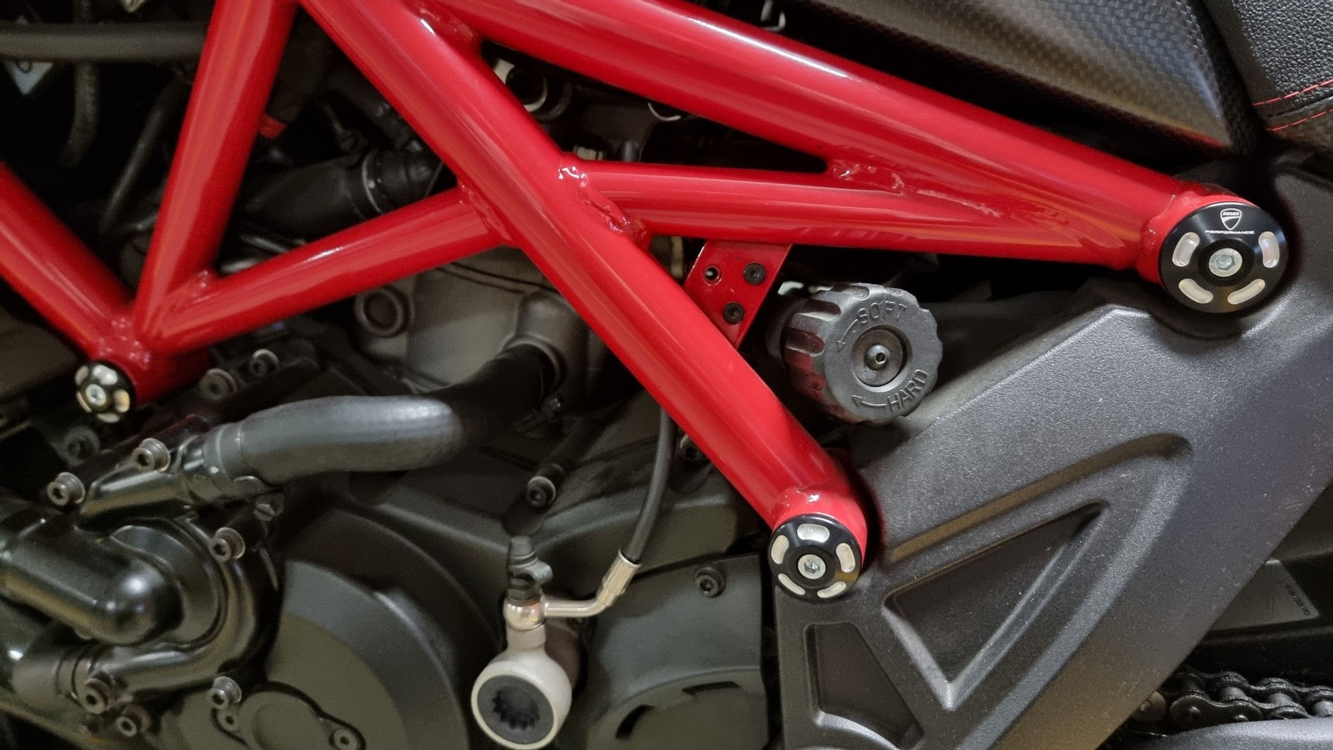 DUCATI Diavel 1200 Carbon-image-4