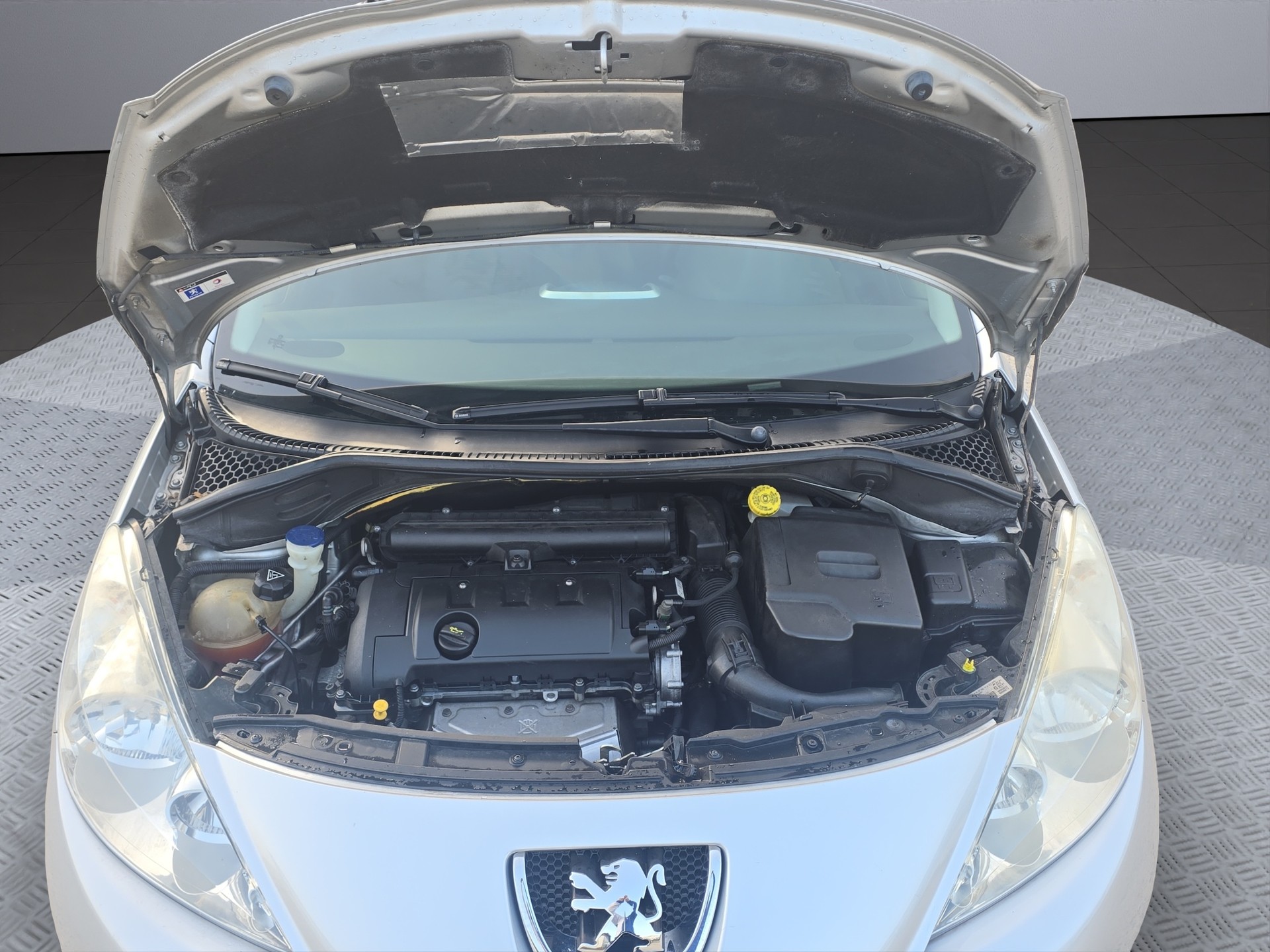 PEUGEOT 207 SW 1.6 16V Sport Automatic-image-9
