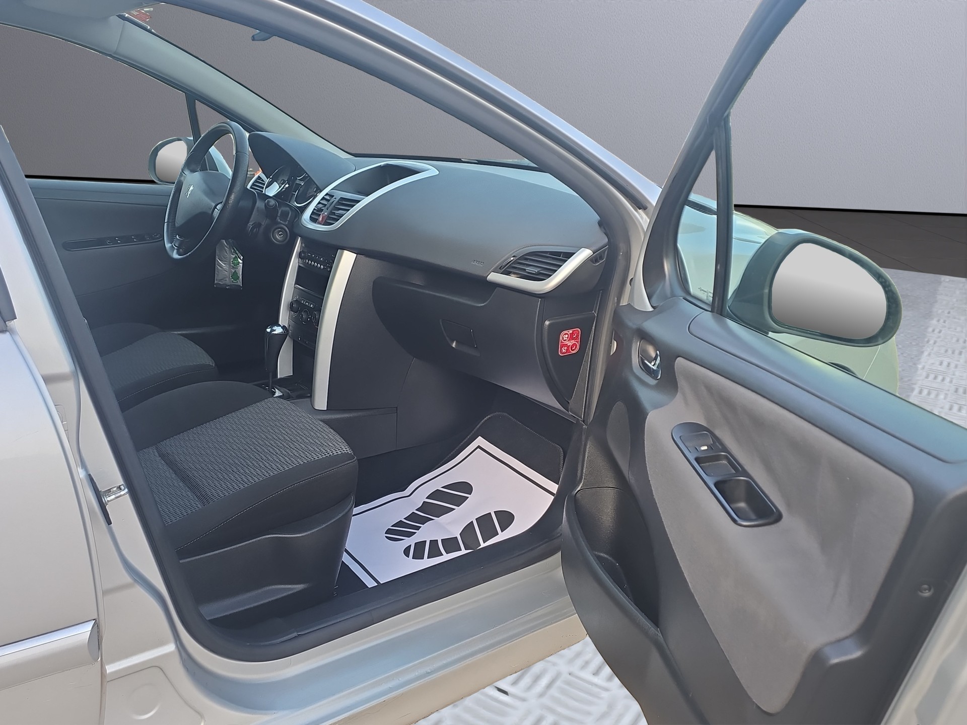 PEUGEOT 207 SW 1.6 16V Sport Automatic-image-11