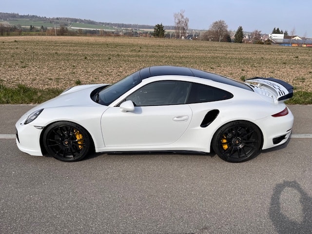 PORSCHE 911 Turbo S PDK-image-1