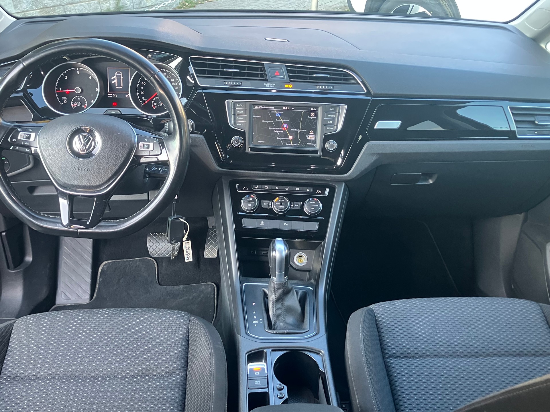 VW Touran 2.0 TDI BlueMotion Technology Comfortline DSG-image-7
