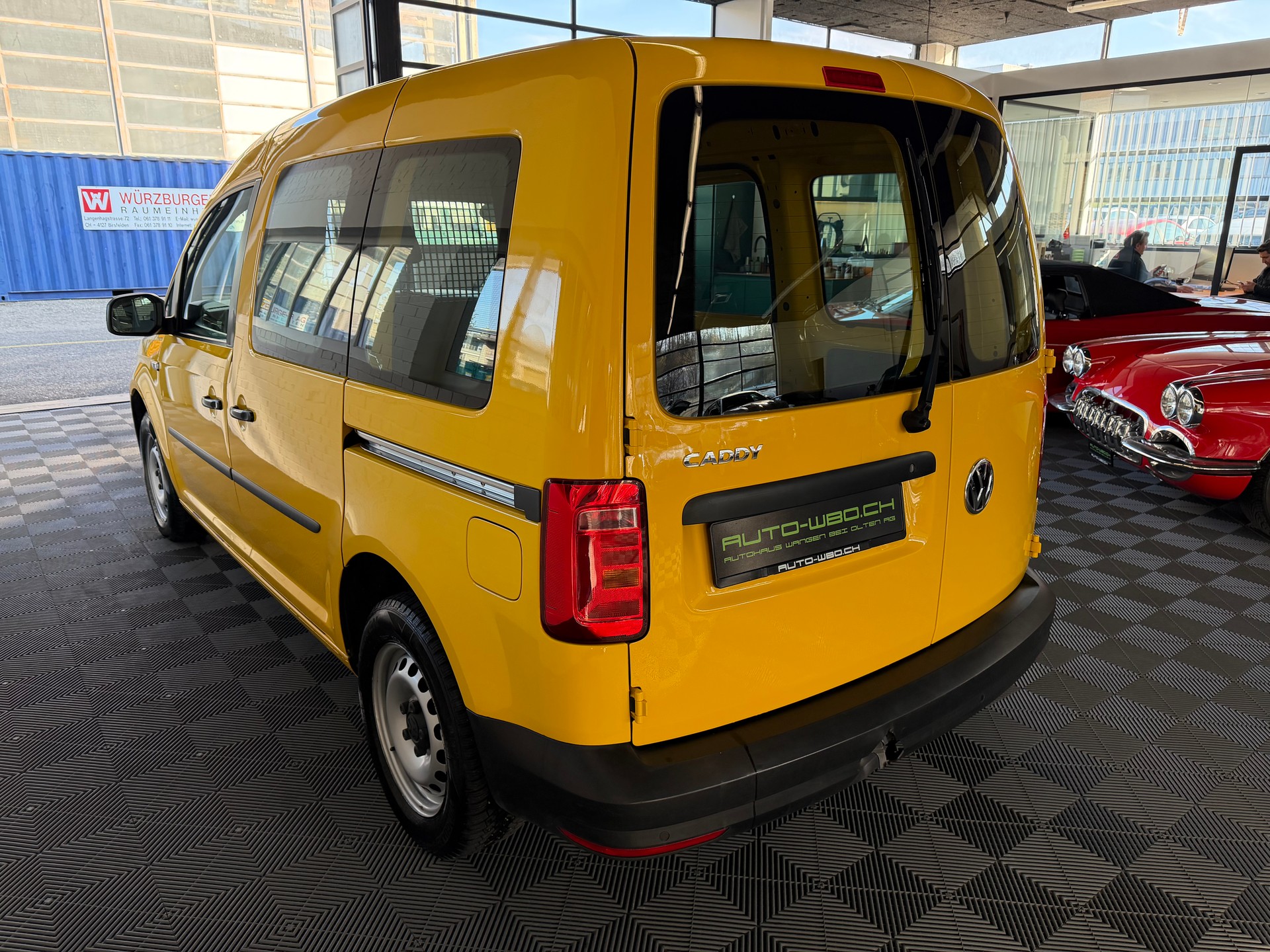 VW Caddy 1.0 TSI BlueMotion Technology-showroom-element-3