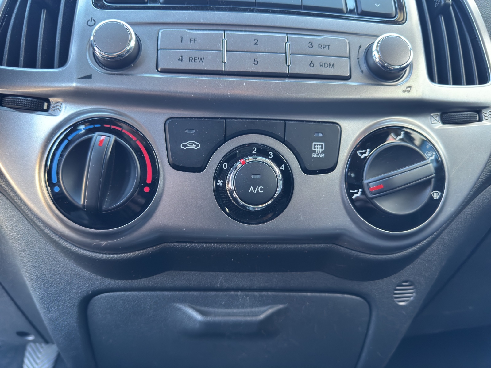 HYUNDAI i20 1.2 Comfort-image-9