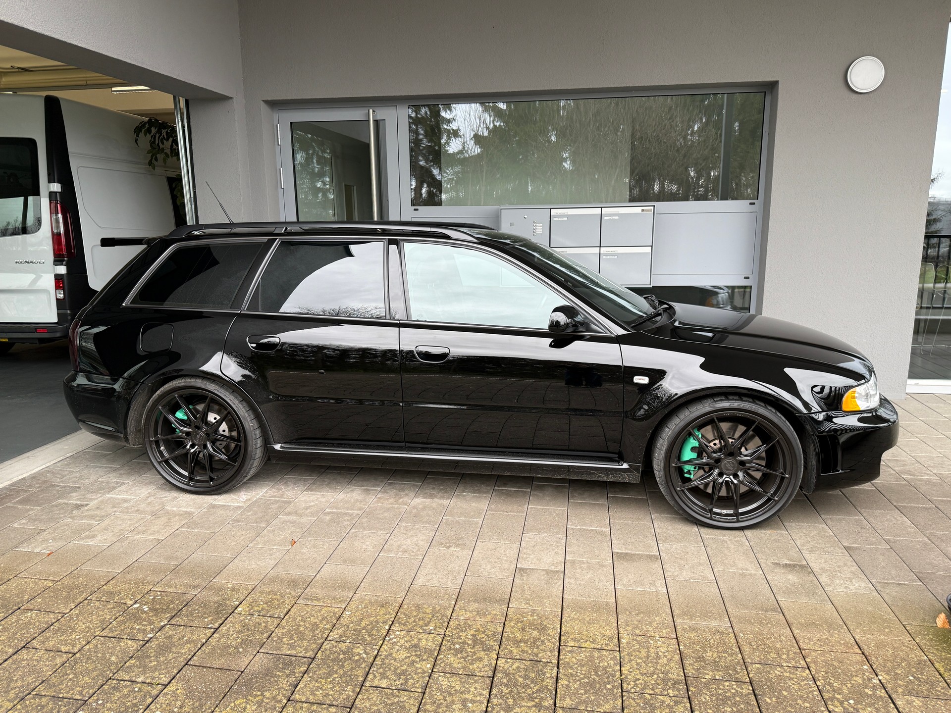 AUDI RS4 Avant quattro-showroom-element-1