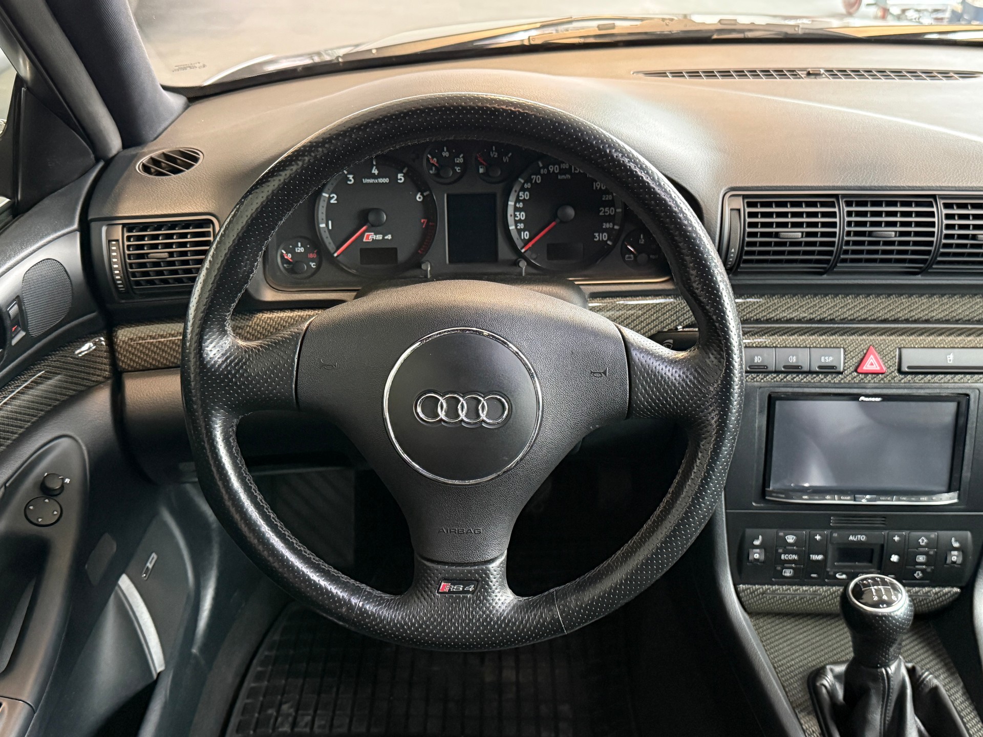 AUDI RS4 Avant quattro-image-7