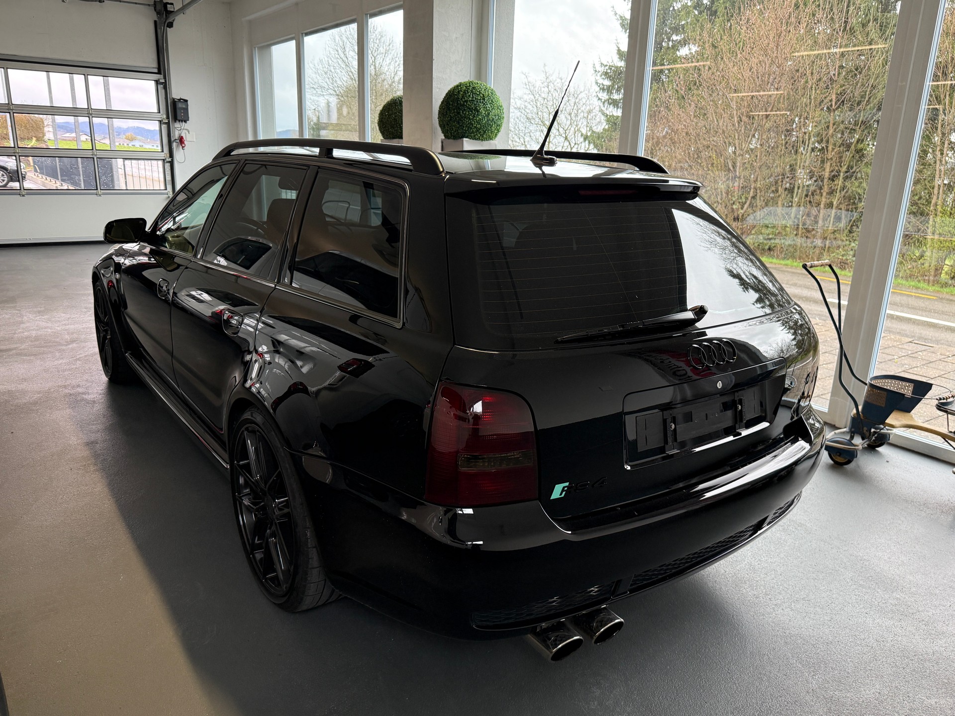 AUDI RS4 Avant quattro-image-13