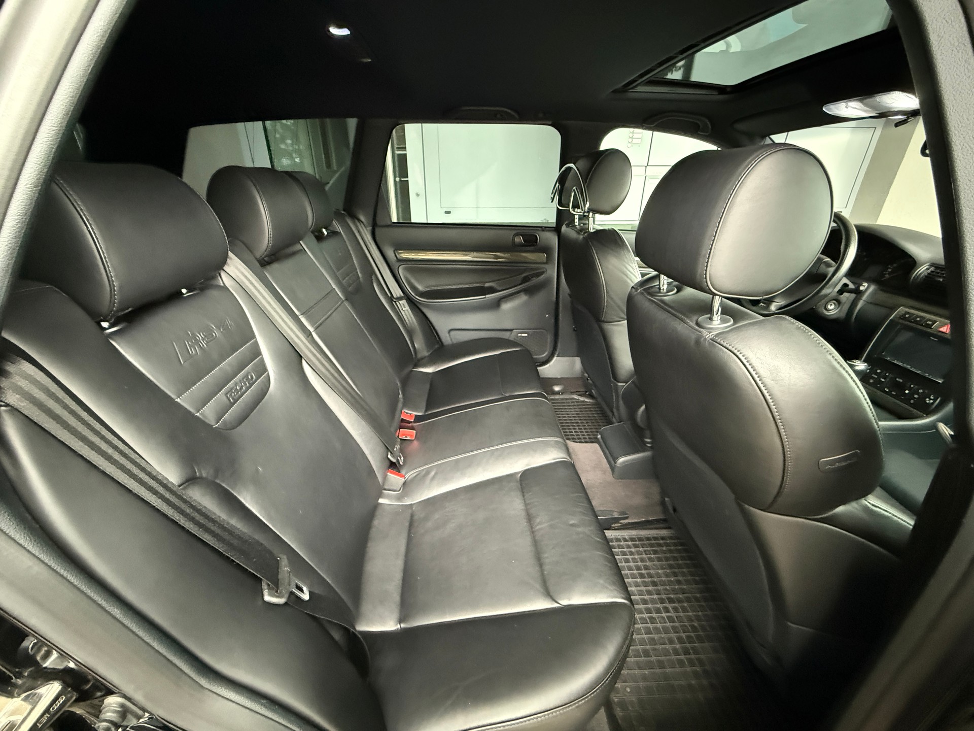 AUDI RS4 Avant quattro-image-18