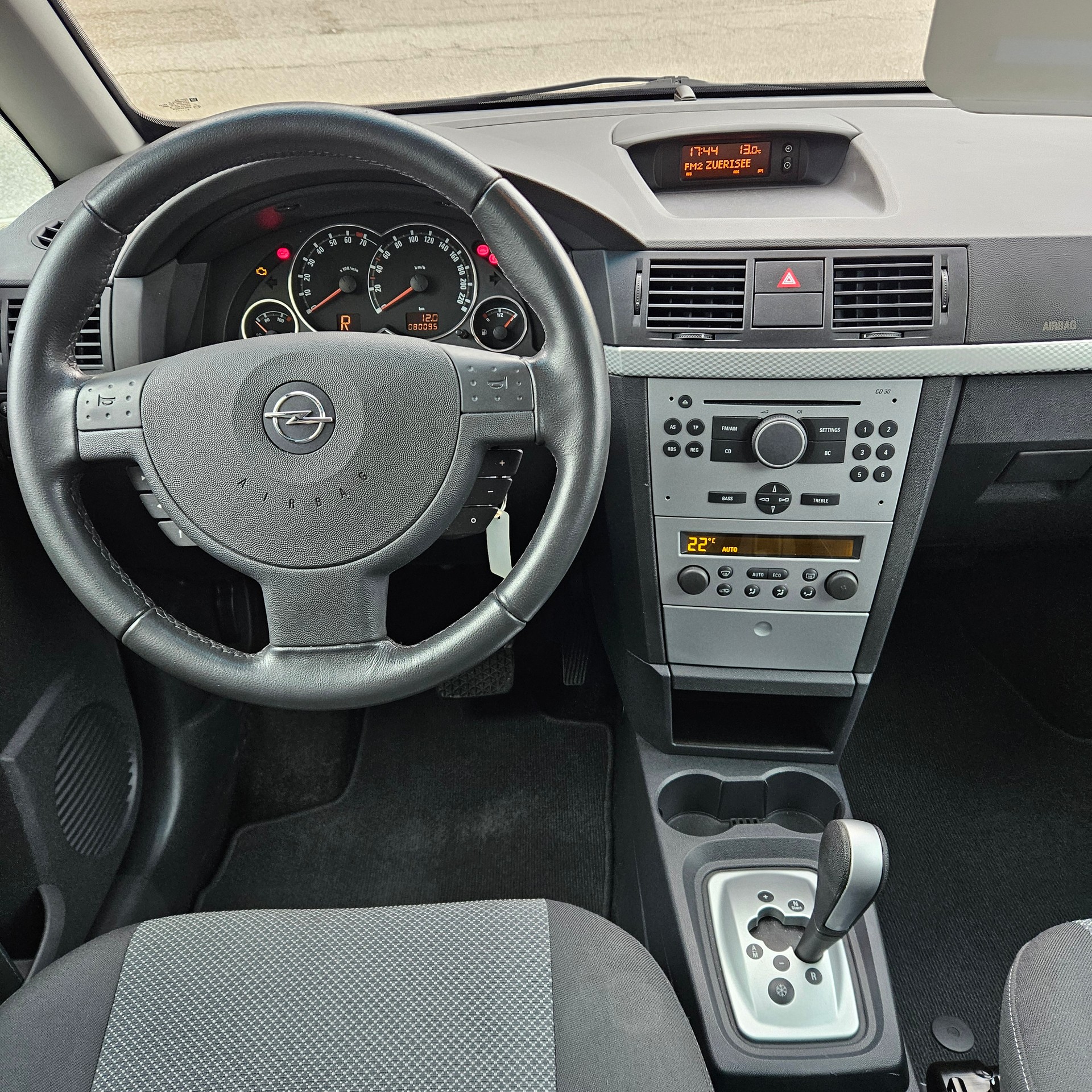 OPEL Meriva 1.8i 16V Cosmo-image-9