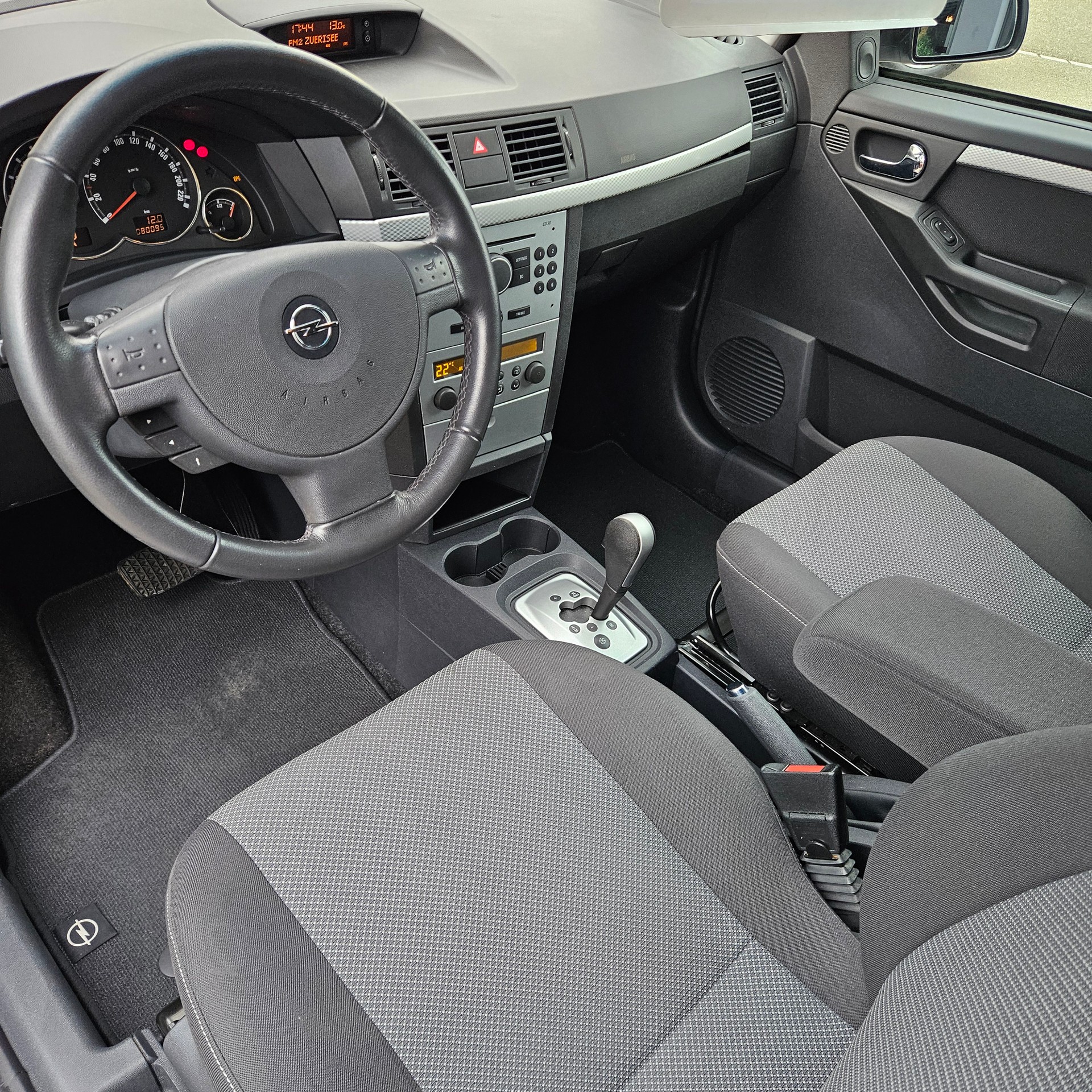 OPEL Meriva 1.8i 16V Cosmo-image-8