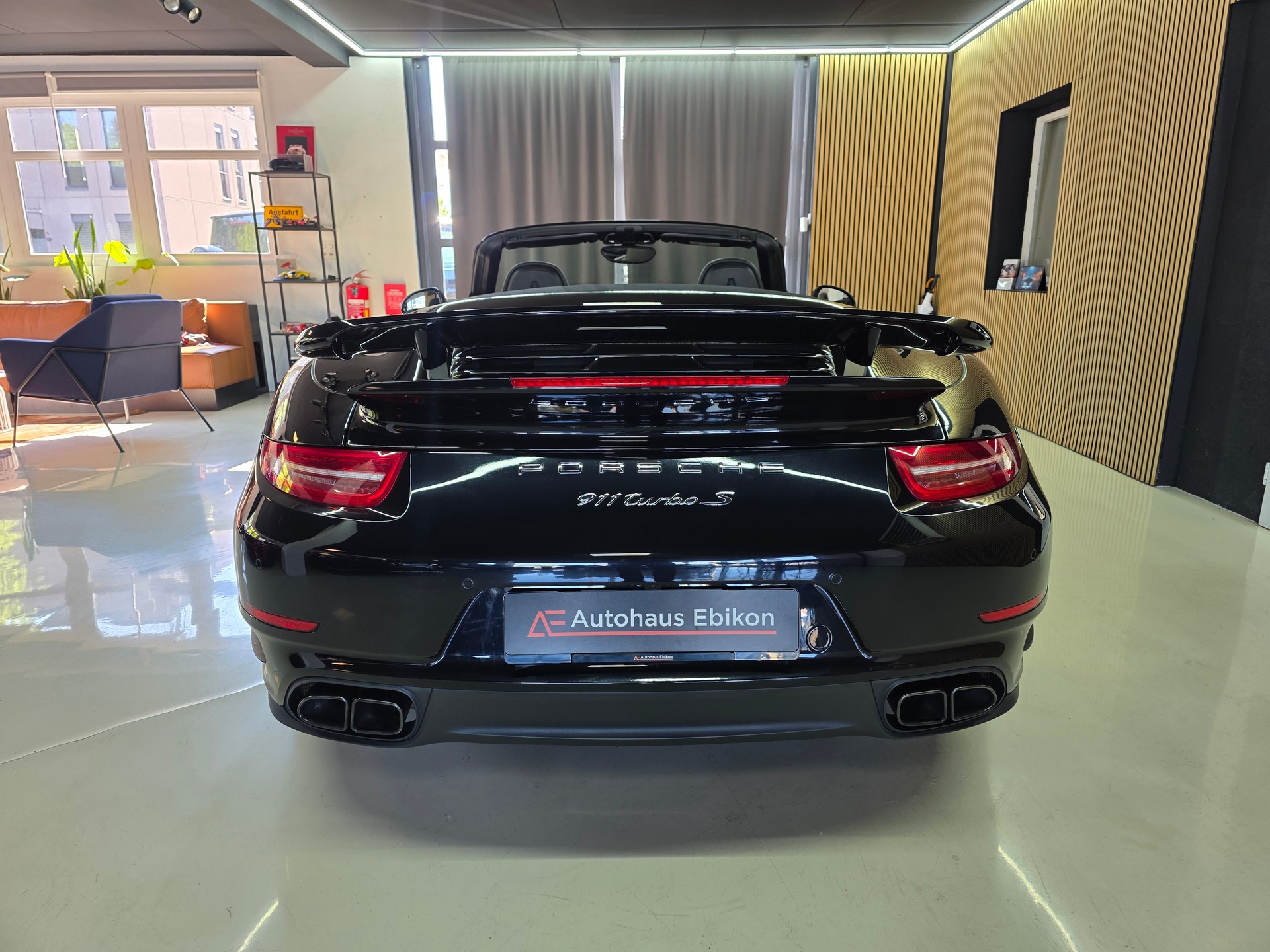 PORSCHE 911 Turbo S Cabrio PDK-image-11