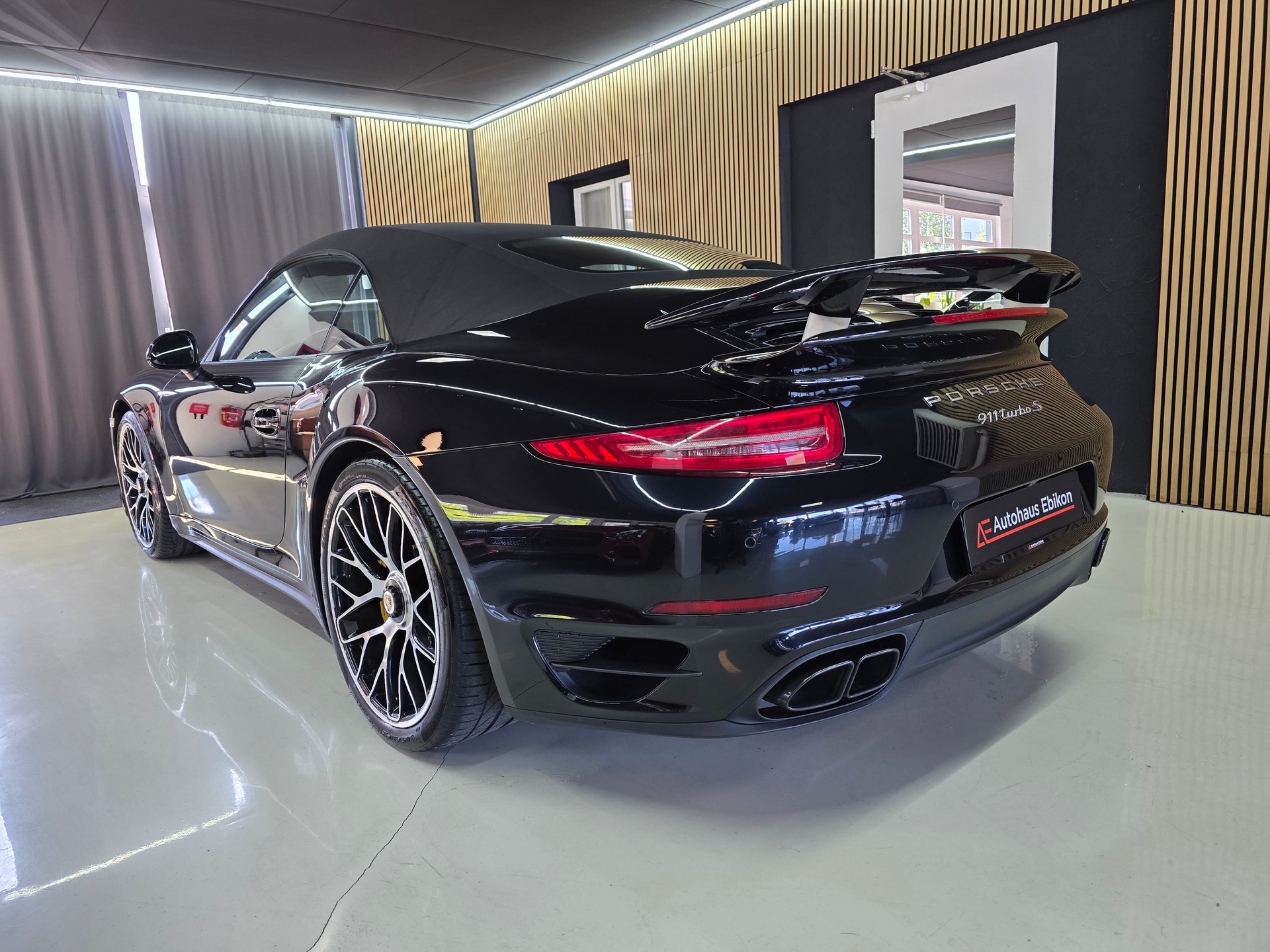 PORSCHE 911 Turbo S Cabrio PDK-image-8