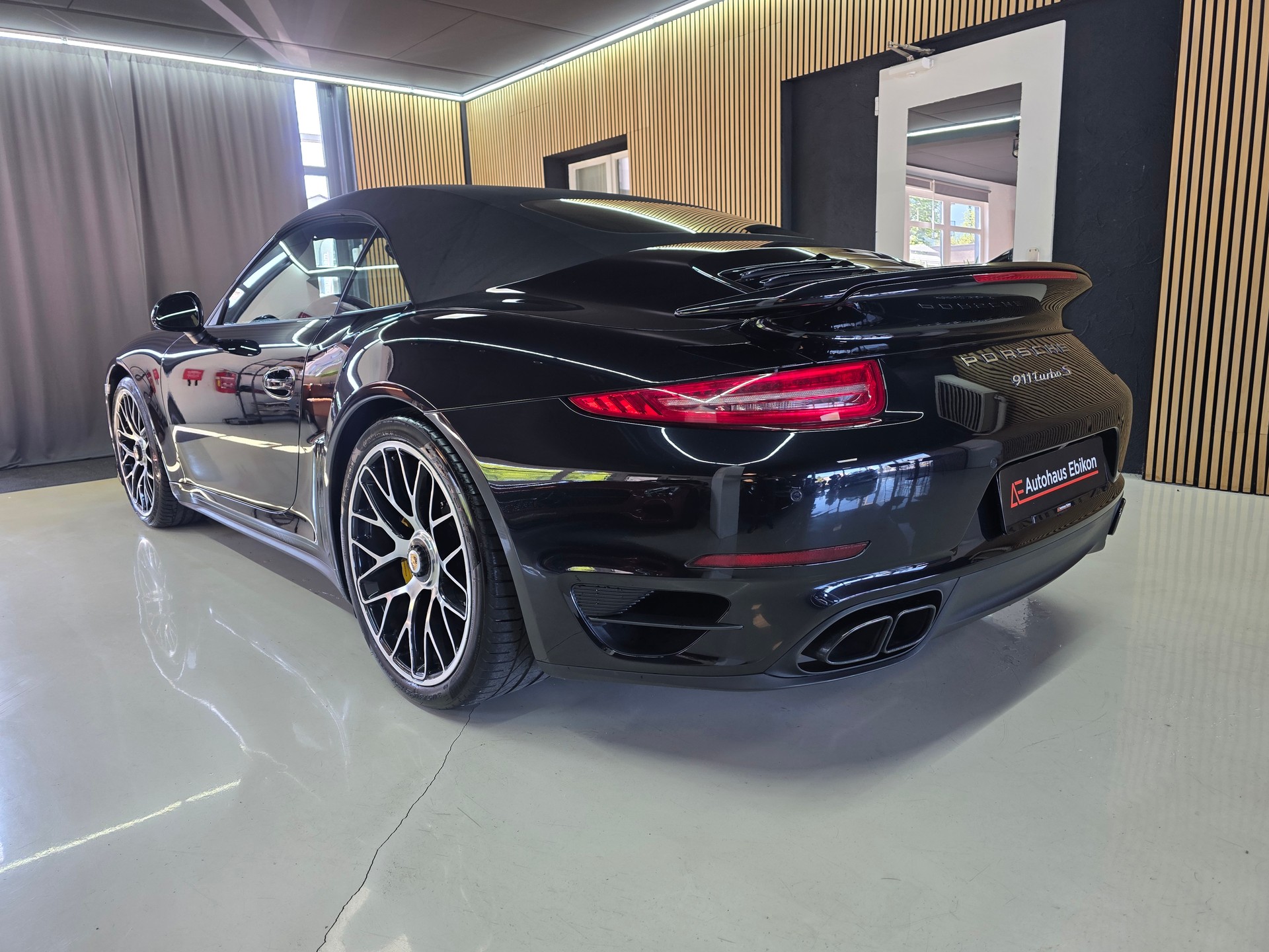 PORSCHE 911 Turbo S Cabrio PDK-image-7