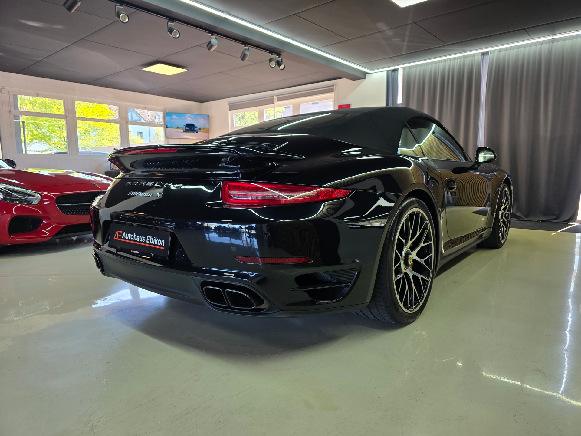PORSCHE 911 Turbo S Cabrio PDK-image-12