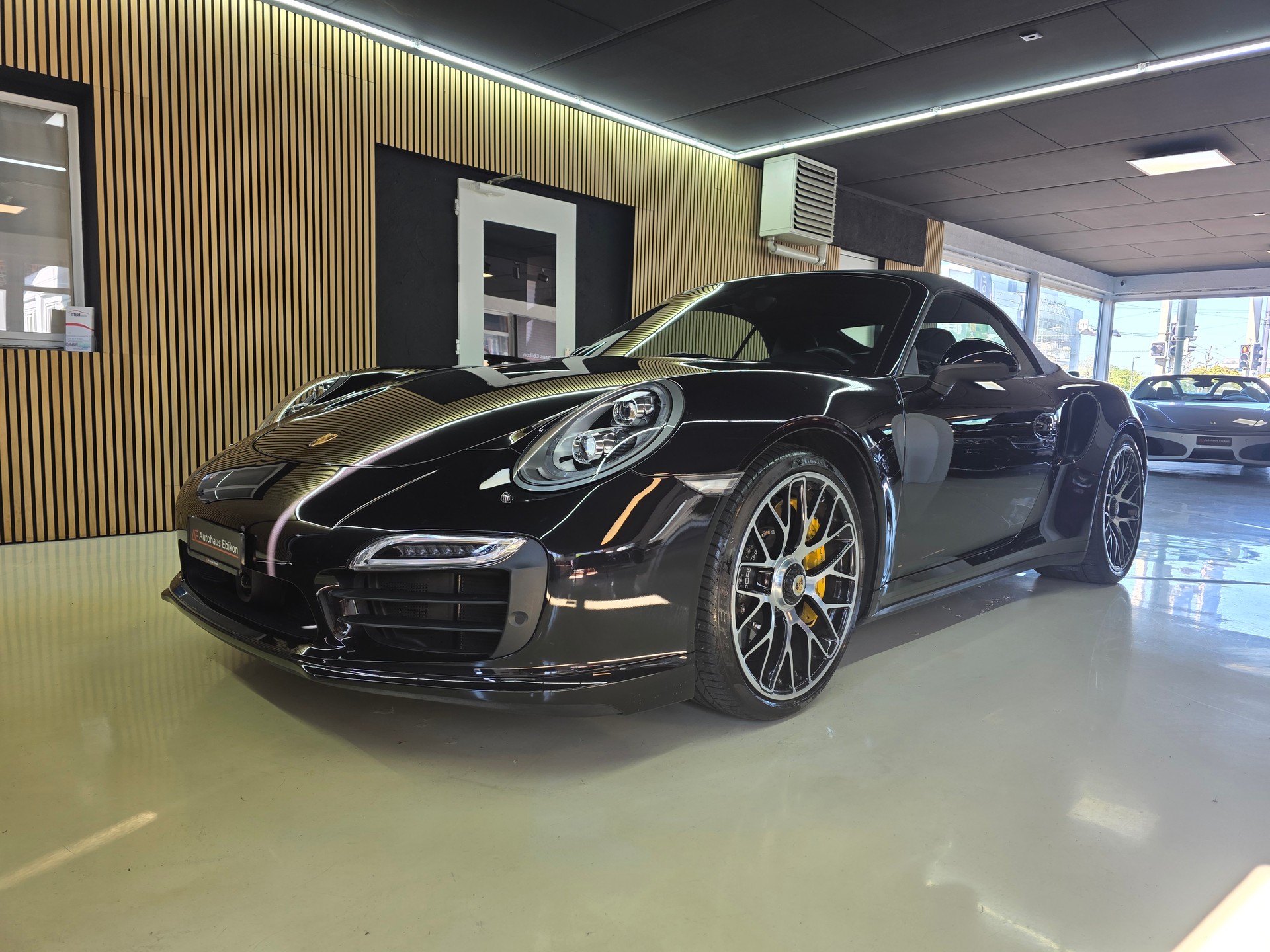 PORSCHE 911 Turbo S Cabrio PDK-showroom-element-2