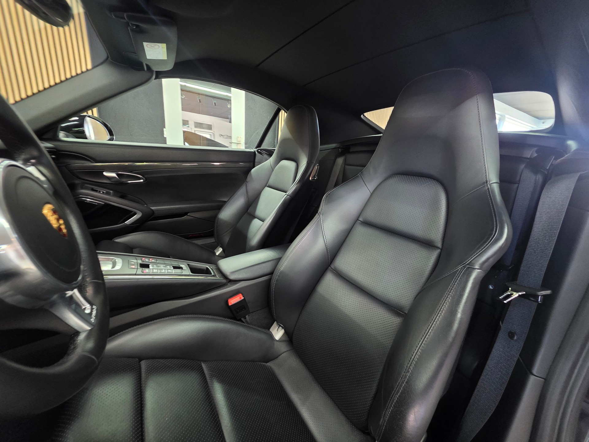 PORSCHE 911 Turbo S Cabrio PDK-image-16
