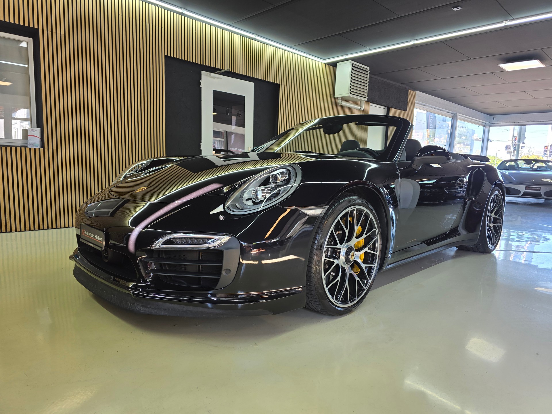 PORSCHE 911 Turbo S Cabrio PDK-image-4