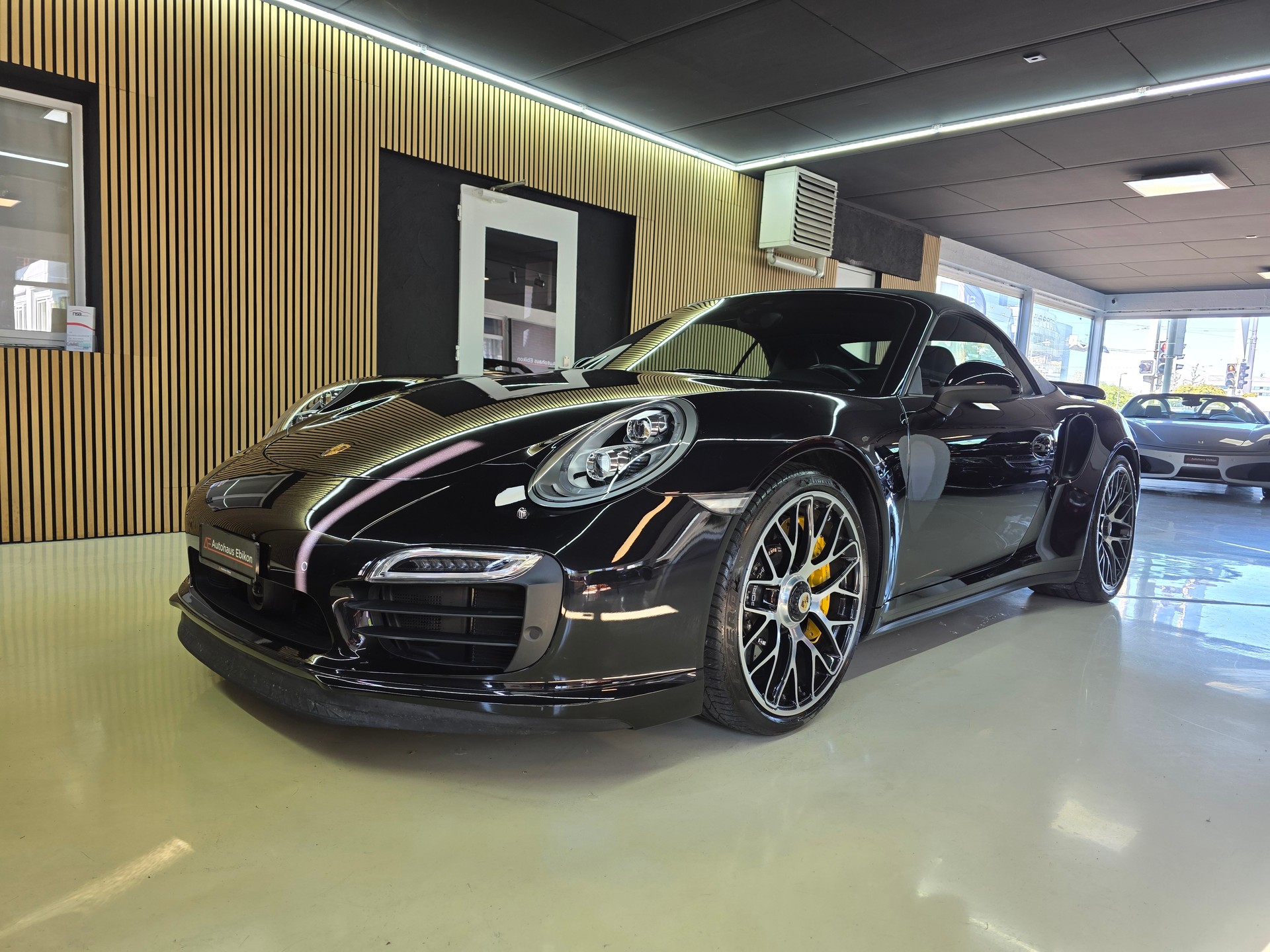 PORSCHE 911 Turbo S Cabrio PDK-showroom-element-3