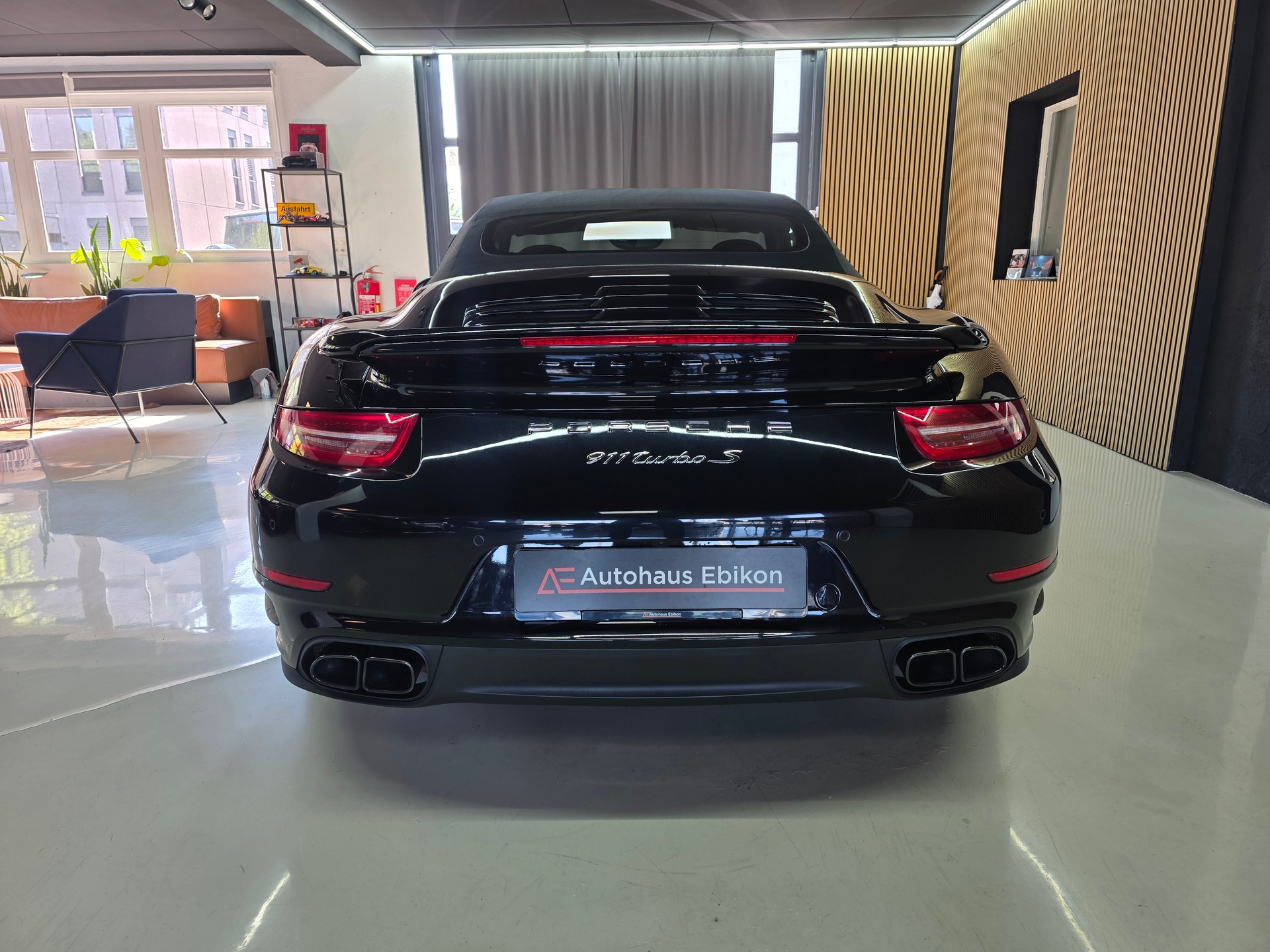 PORSCHE 911 Turbo S Cabrio PDK-image-10
