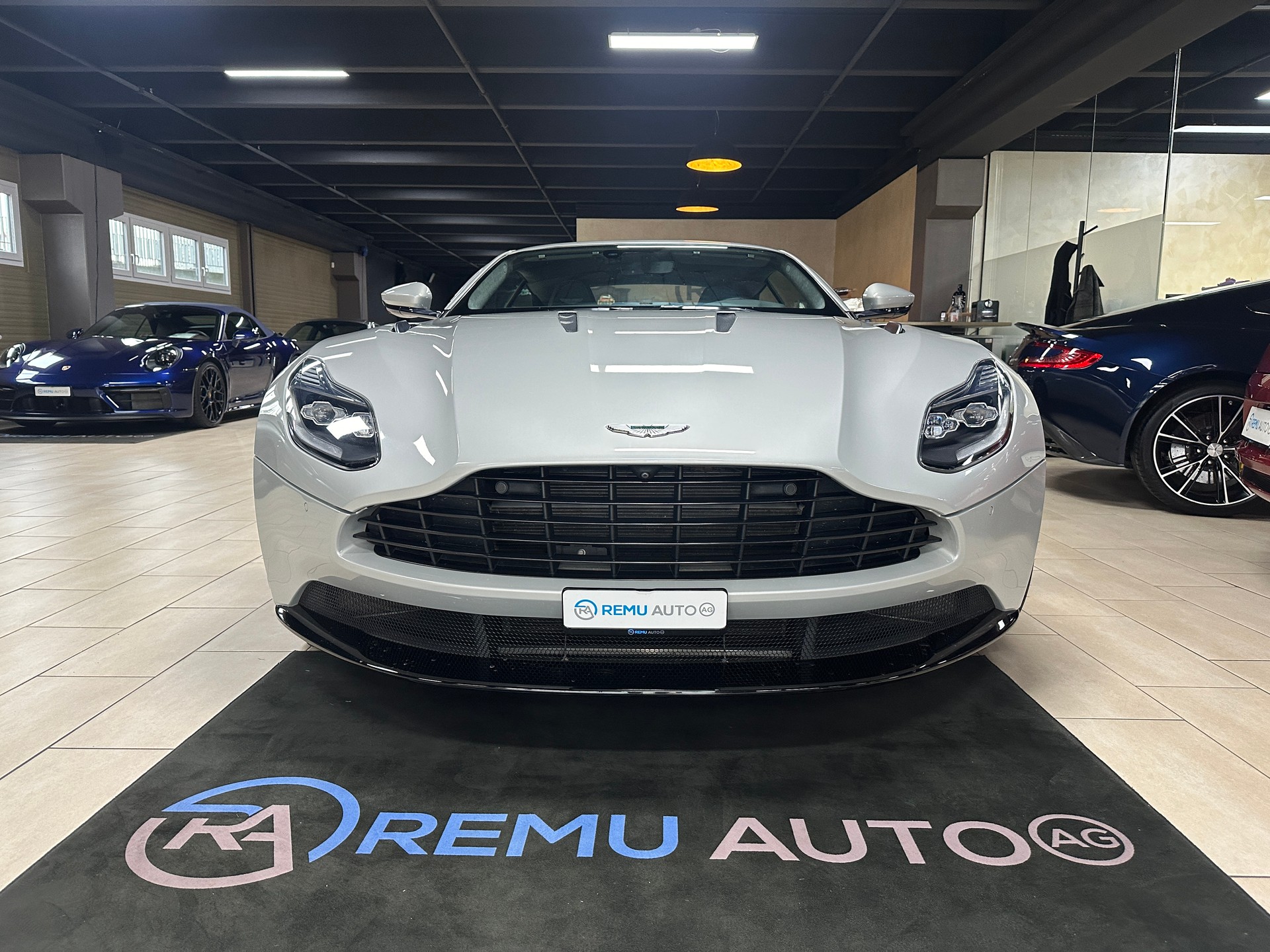 ASTON MARTIN DB11 V12 Launch Edition Touchtronic 3 AMR-image-4