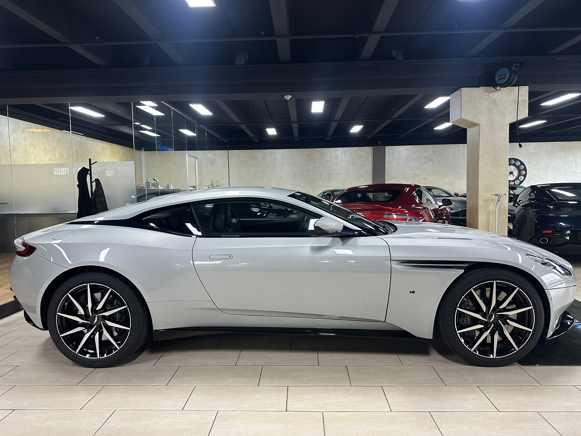 ASTON MARTIN DB11 V12 Launch Edition Touchtronic 3 AMR-image-1