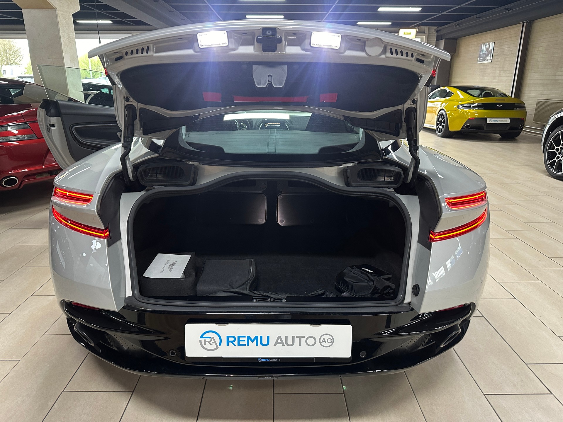 ASTON MARTIN DB11 V12 Launch Edition Touchtronic 3 AMR-image-16