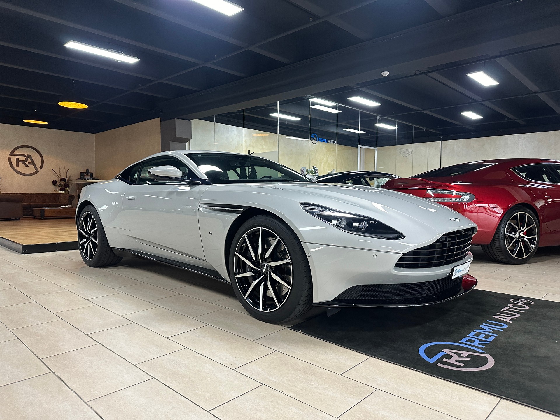 ASTON MARTIN DB11 V12 Launch Edition Touchtronic 3 AMR