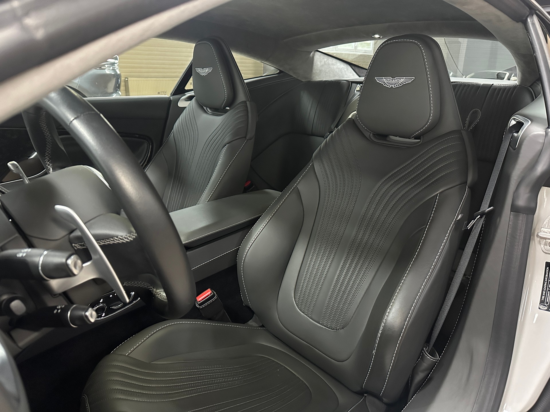 ASTON MARTIN DB11 V12 Launch Edition Touchtronic 3 AMR-image-12