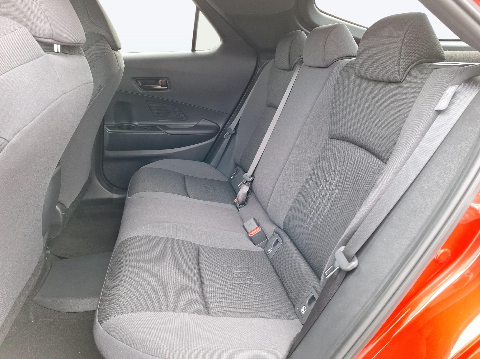 TOYOTA C-HR 2.0 PHEV Swiss Edition-image-9