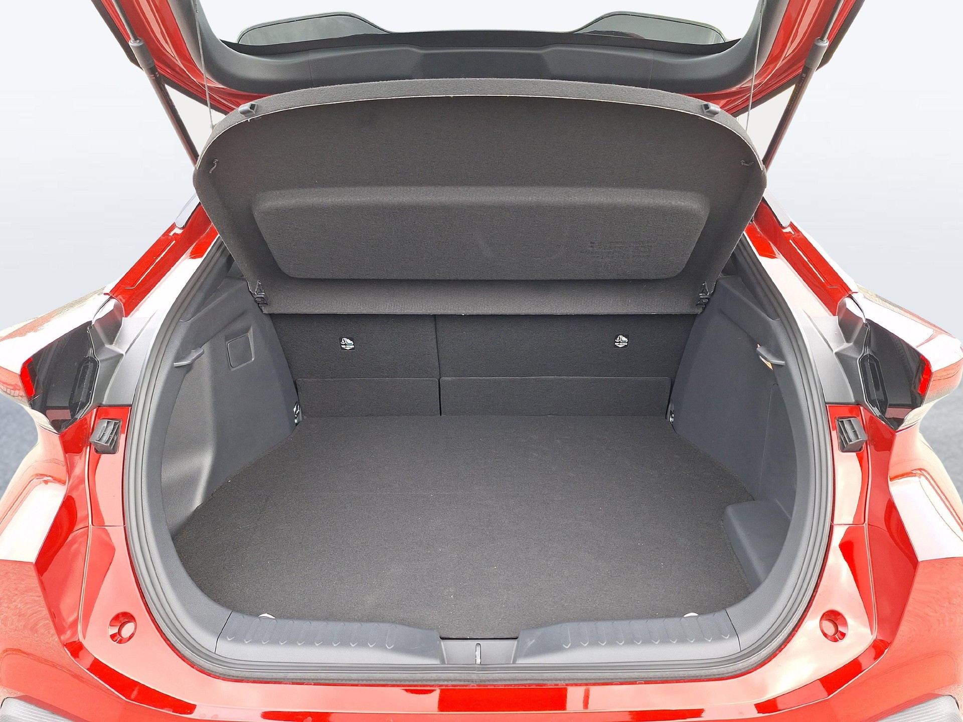 TOYOTA C-HR 2.0 PHEV Swiss Edition-image-11