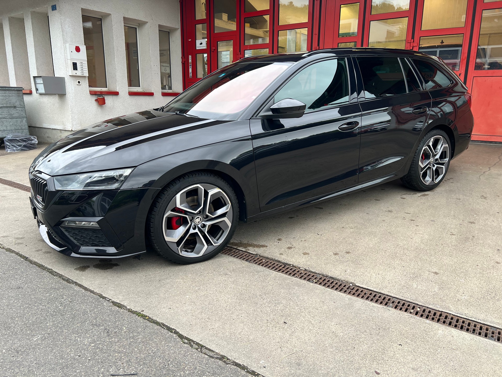 SKODA Octavia Combi 2.0 TDI DSG RS 4x4-showroom-element-1