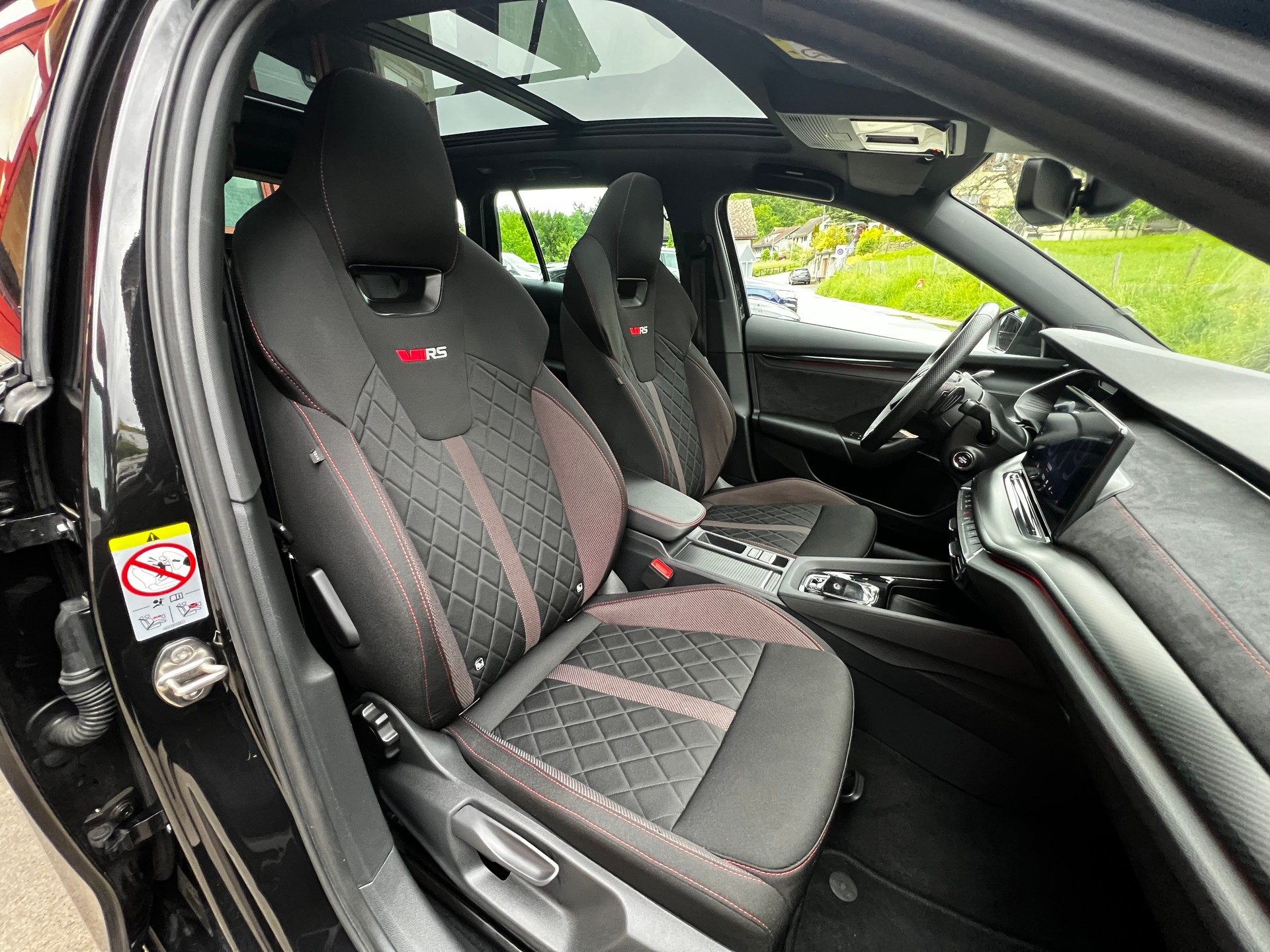 SKODA Octavia Combi 2.0 TDI DSG RS 4x4-image-8