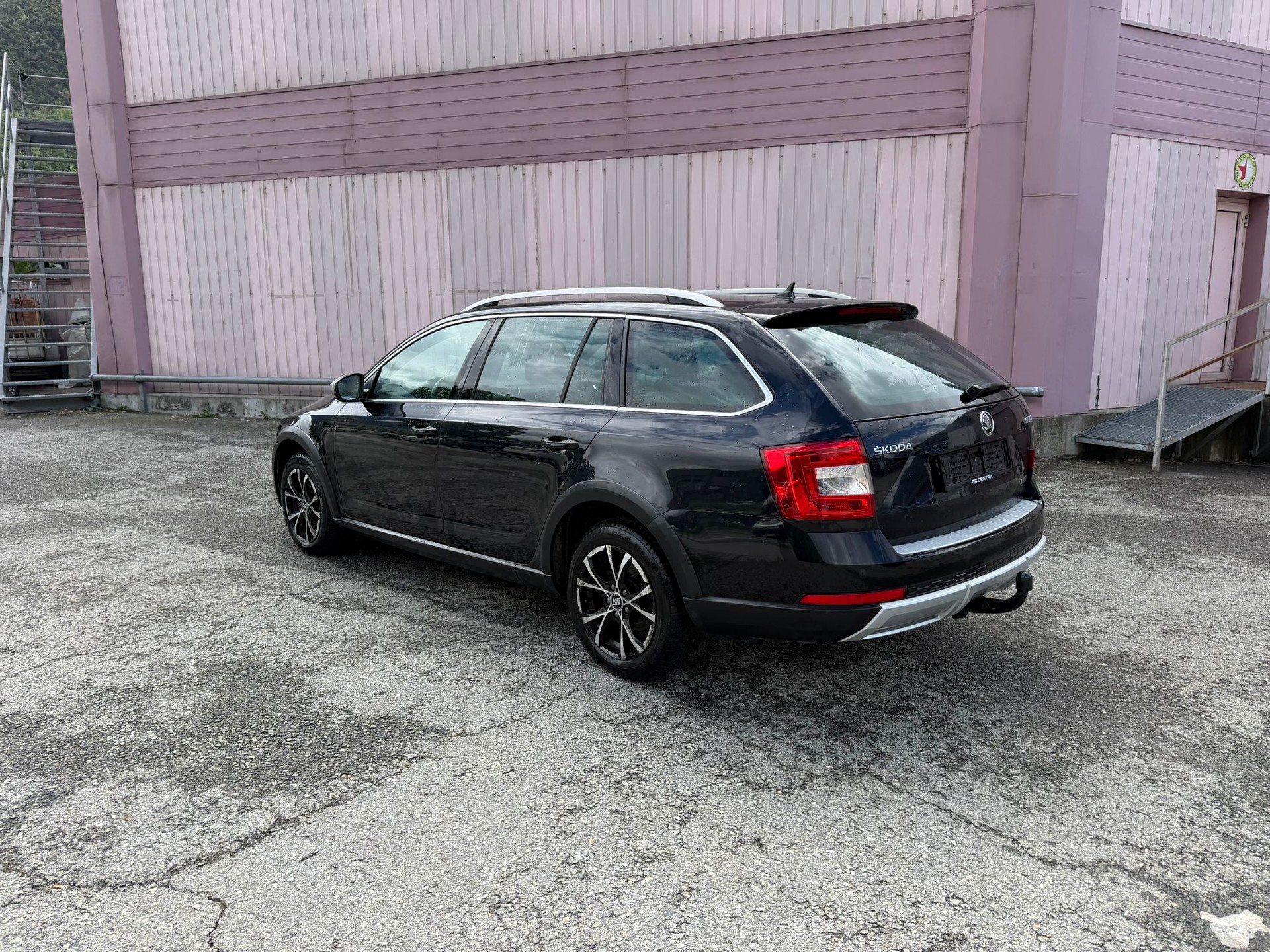 SKODA Octavia Combi 2.0 TDI Scout 4x4 DSG-image-3