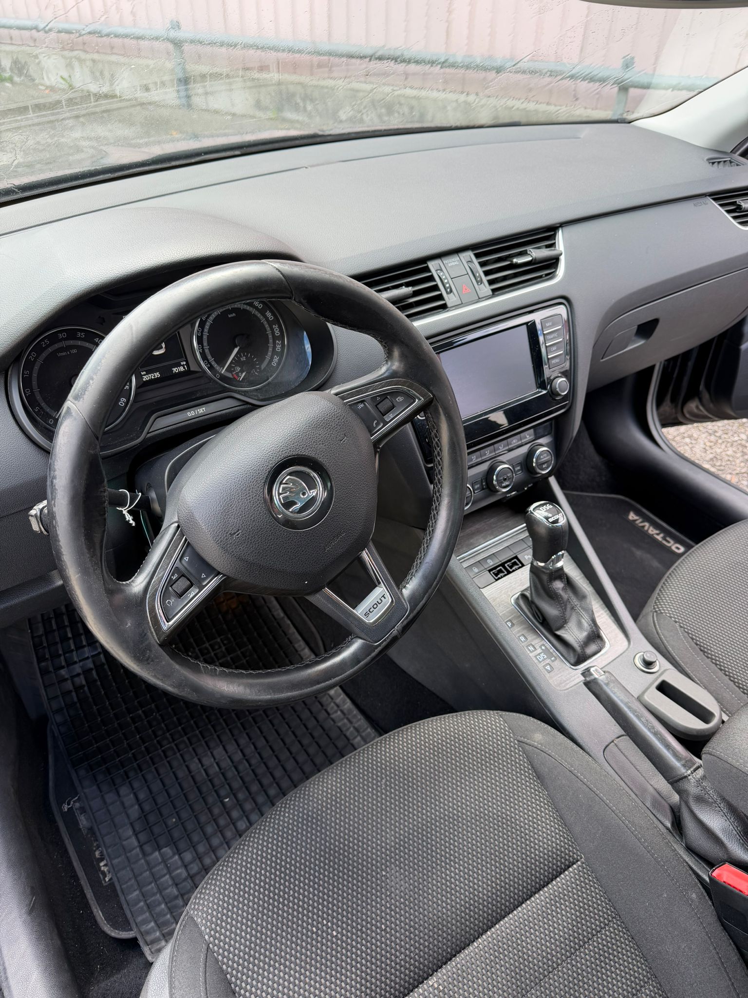 SKODA Octavia Combi 2.0 TDI Scout 4x4 DSG-image-12