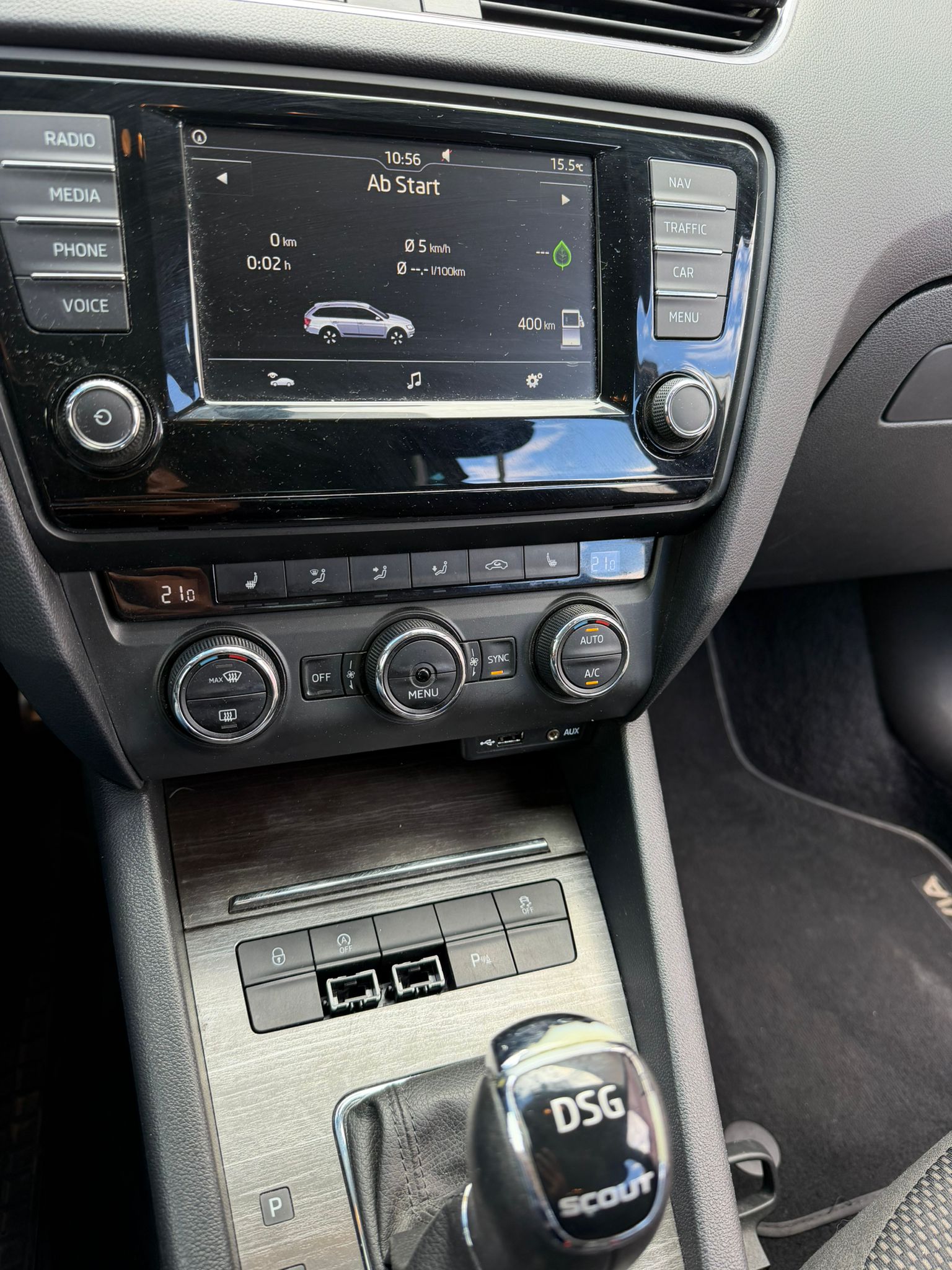 SKODA Octavia Combi 2.0 TDI Scout 4x4 DSG-image-13