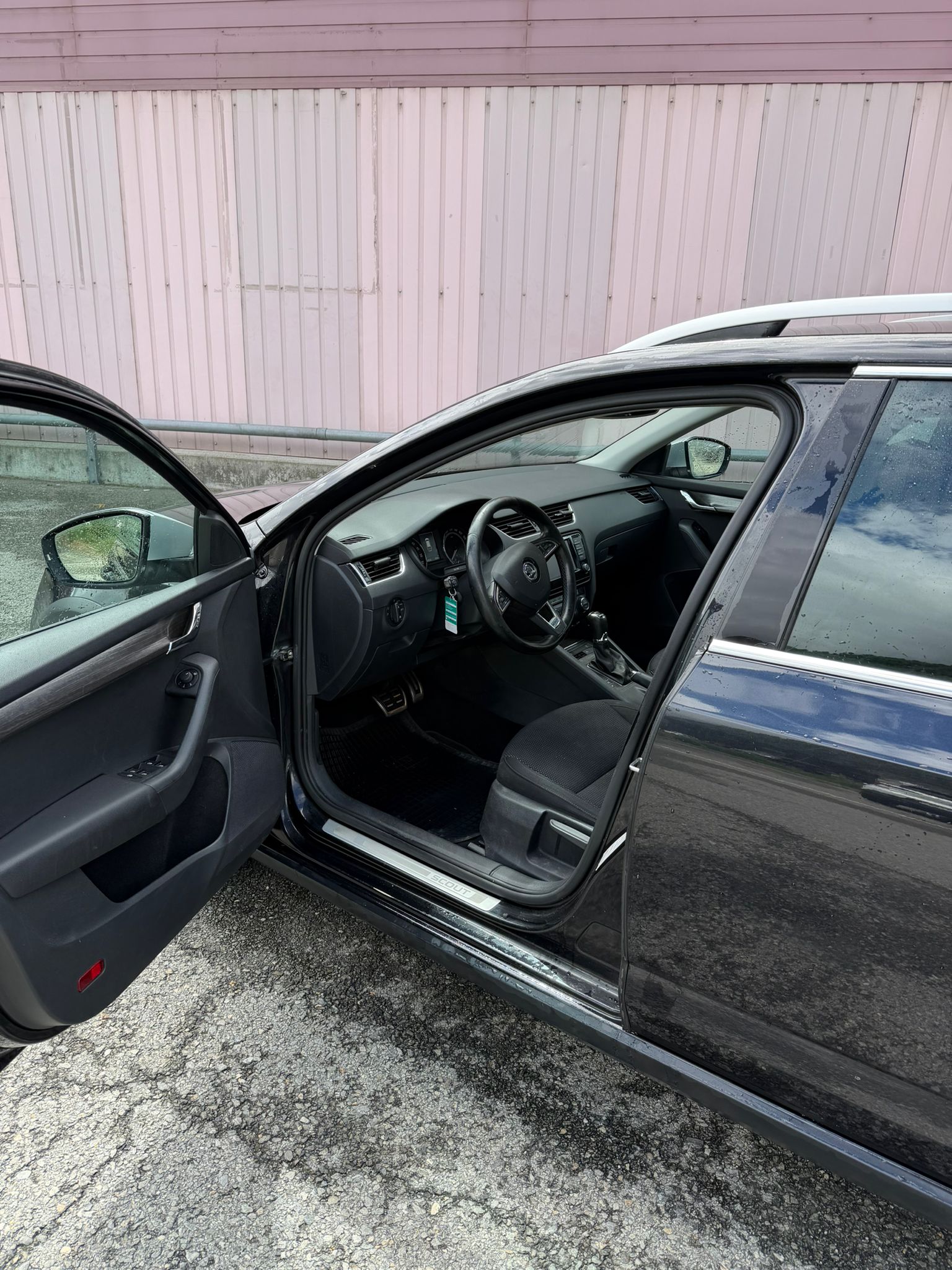 SKODA Octavia Combi 2.0 TDI Scout 4x4 DSG-image-9