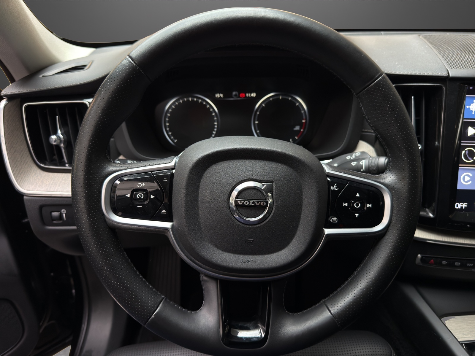 VOLVO XC60 D4 AWD Inscription Geartronic-image-9