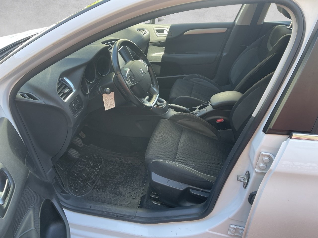 CITROEN C4 1.2 Pure Tech Feel-image-4