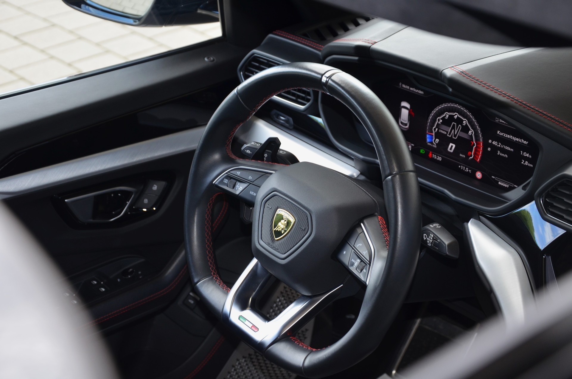 LAMBORGHINI Urus E-Gear-image-16