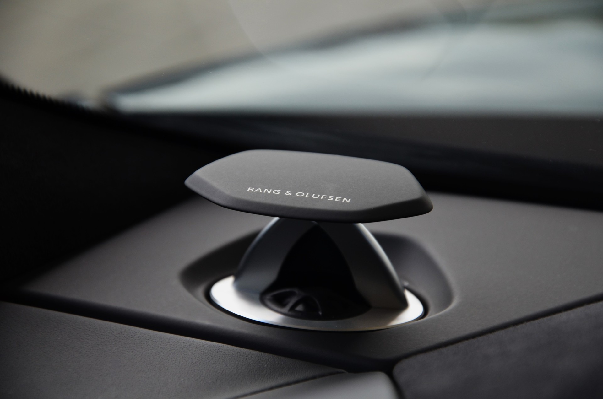 LAMBORGHINI Urus E-Gear-image-21