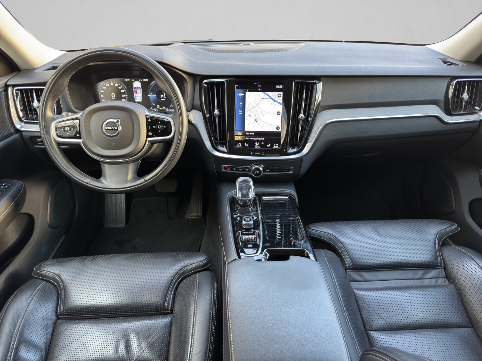 VOLVO V60 T6 eAWD Twin Engine Inscription Geartronic-image-10
